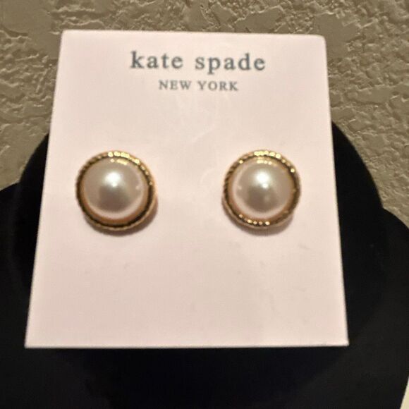 Kate Spade Faux Pearl Cabochon Stud Earrings Gold Tone Bezel Preppy Feminine - Picture 1 of 6